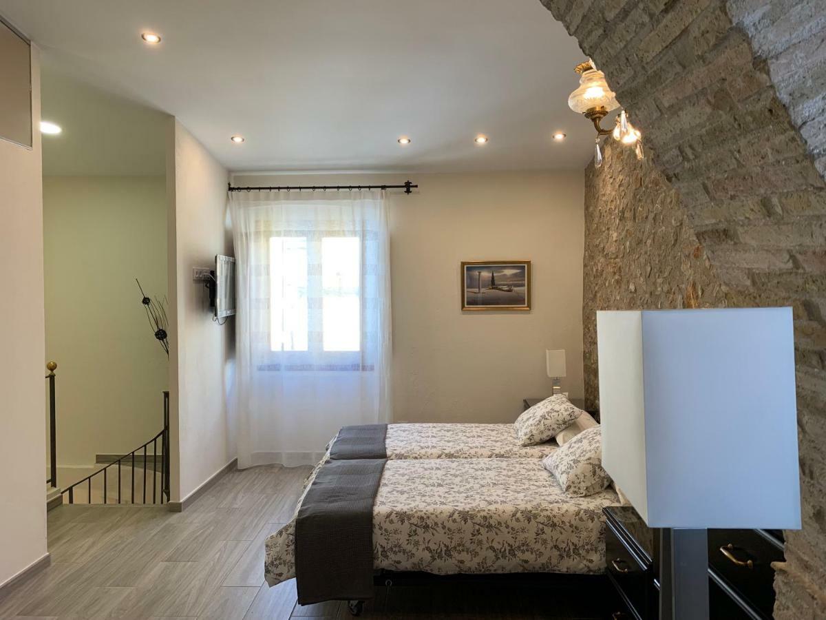 Pintor Massanet - Casa De Piedra Adaptada En Lescala L' Escala Екстериор снимка